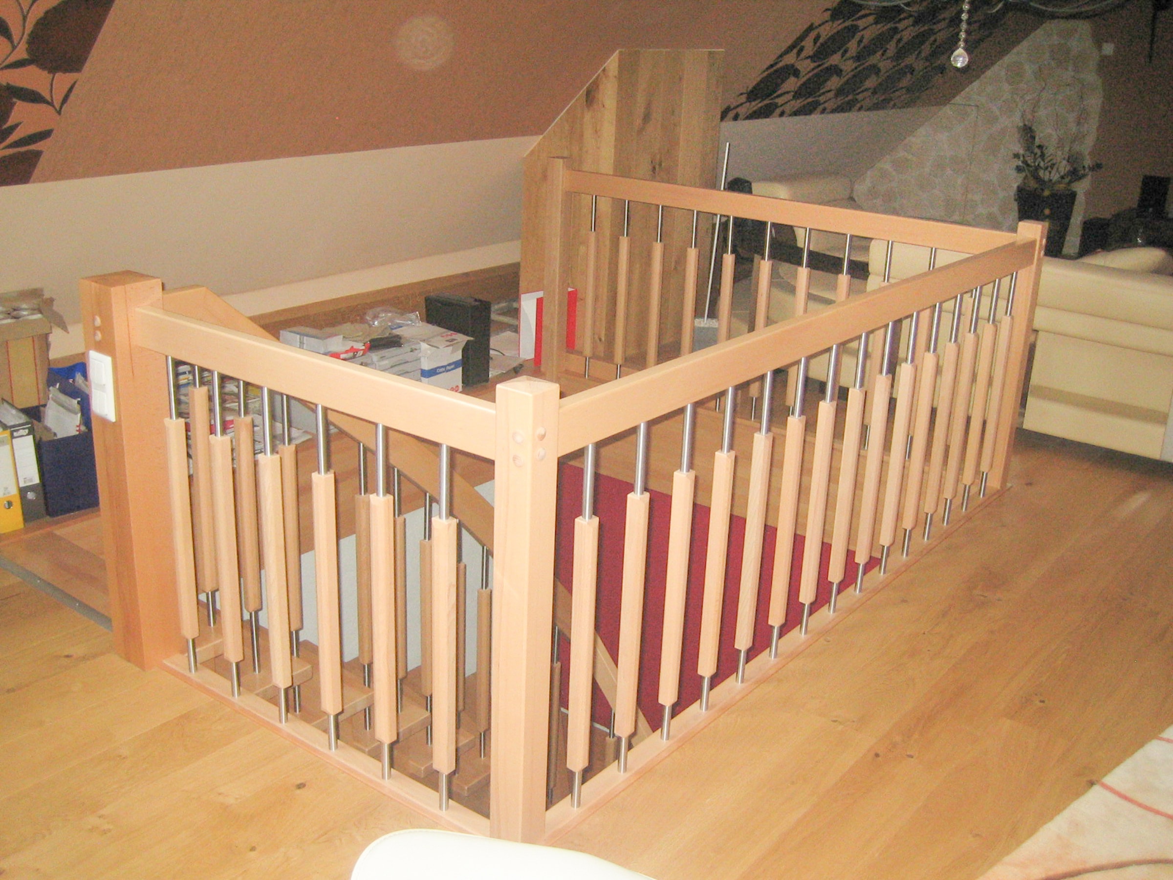 Treppenbereich mit Holz und Metall